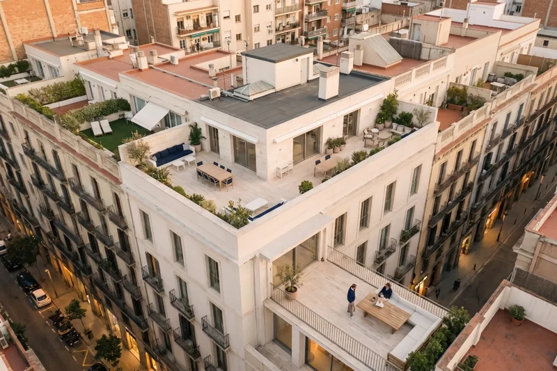 Vista d'un barri residencial de Barcelona al capvespre